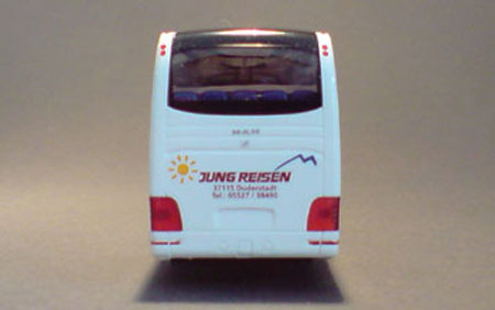 MAN-Lions-Coach_01-04