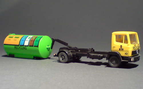 Mercedes-Benz-Container-Recycling_01-05