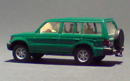 Mitsubishi-Pajero_01-03