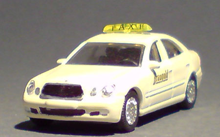 High-Speed_Mercedes-Benz-E-Klasse_Braugold_01-04